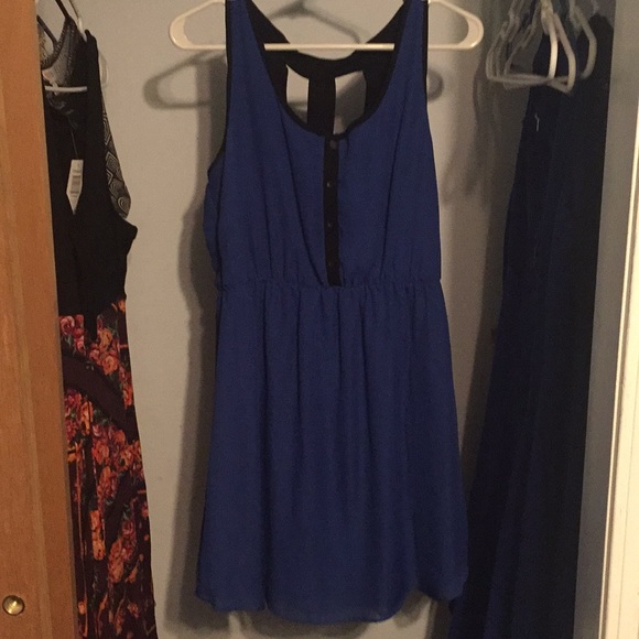 Dress - Picture 3 of 4